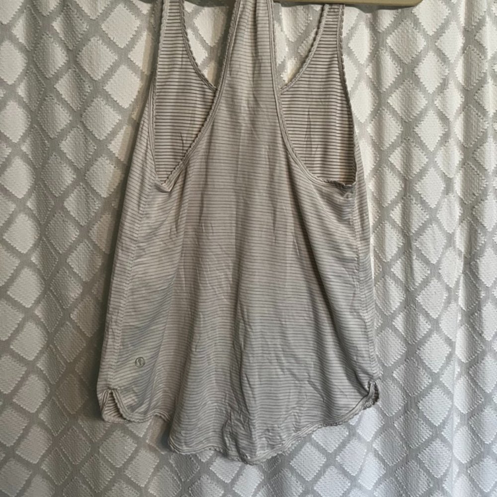 Lululemon white & gray striped racer back tank, size 8, good condition - Picture 5 of 5